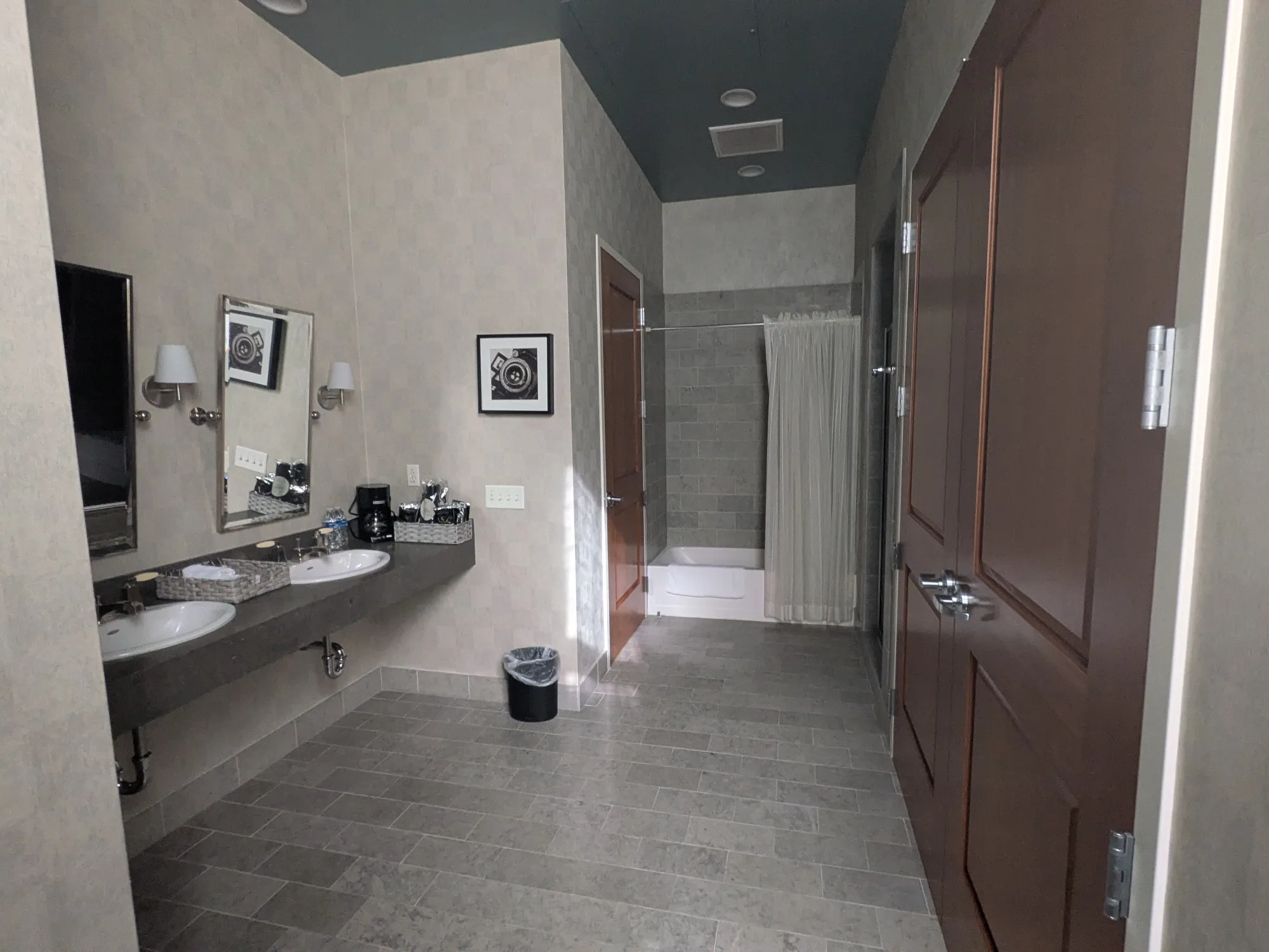 Suite for a VIP 5.jpg